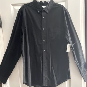 Old Navy men’s medium slim fit button down shirt.